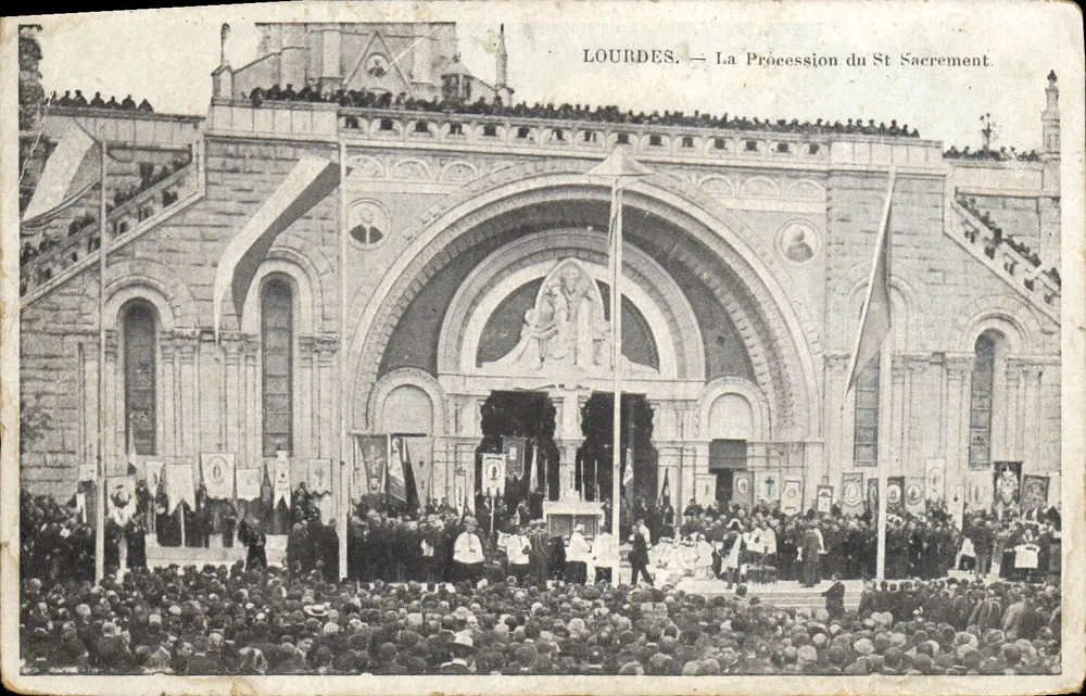 Lourdes — A Processão do Santo Sacramento — Editor não identificado, número de série não visível - Frente