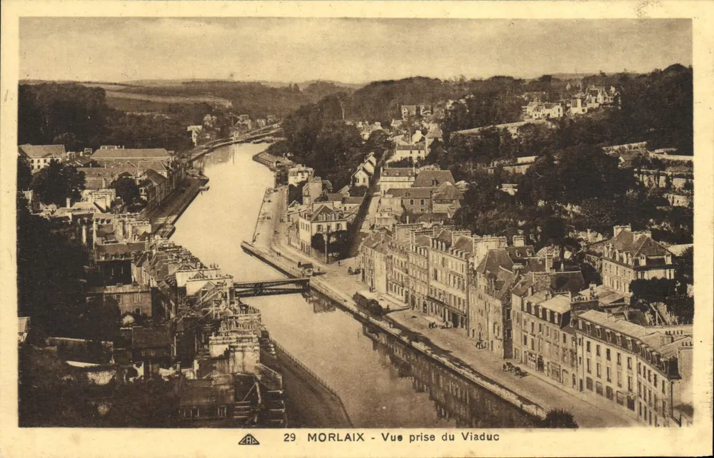 Morlaix - Vista tirada do Viaduto — Bilhete postal antigo n°29 — editor AHC - Frente