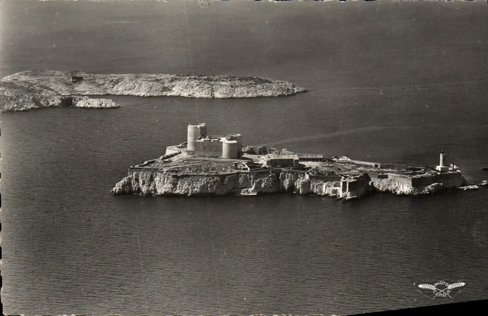 Marseille — Vista aérea do Castelo de If — Foto Raymond Teissier - Frente