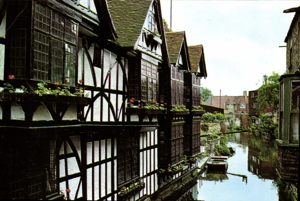 Canal de Canterbury — casas com colunas — The Weavers, Canterbury - Frente
