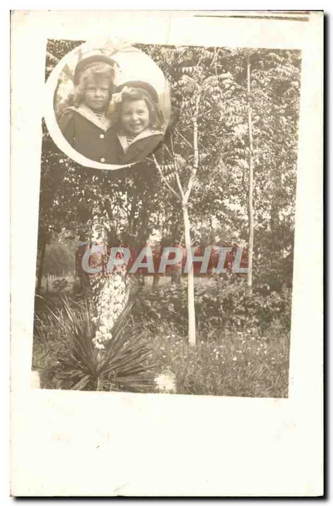 Deux jeunes filles en tenue de marin — photo encadrée dans un cadre ovale — éditeur 'Société des Produits "AS DE TRÈFLE"' - Voorkant