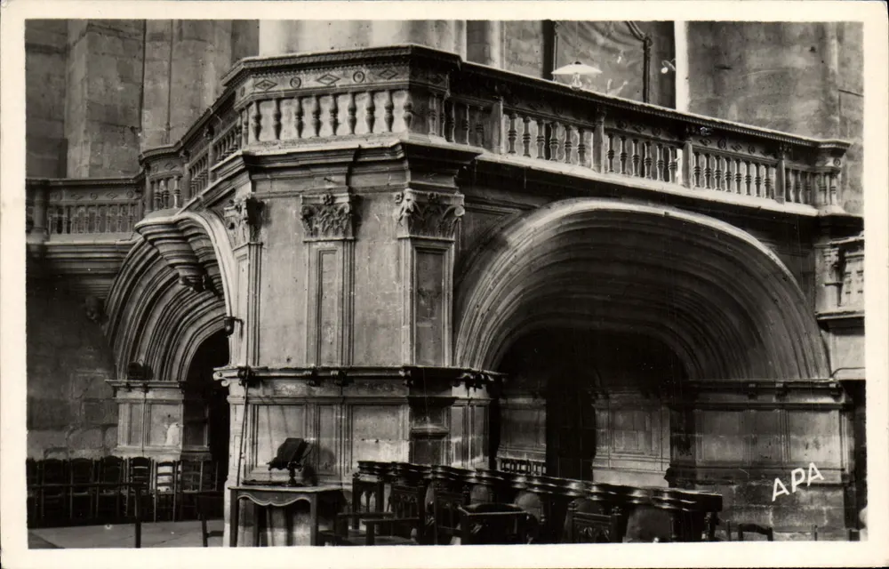 Catedral de Aveyron — Tribuna — editor APA - Frente