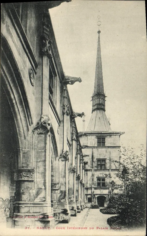 Nancy - Cour intérieure du Palais Ducal — Phototypie A. Bergeret & Cie, Nancy, n°31 - Frente