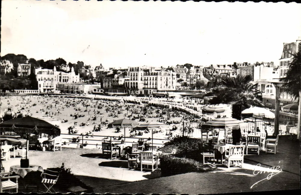 Praia de Dinard — visão do Cassino — Editora Enjégé, n° P. 4.372 - Frente