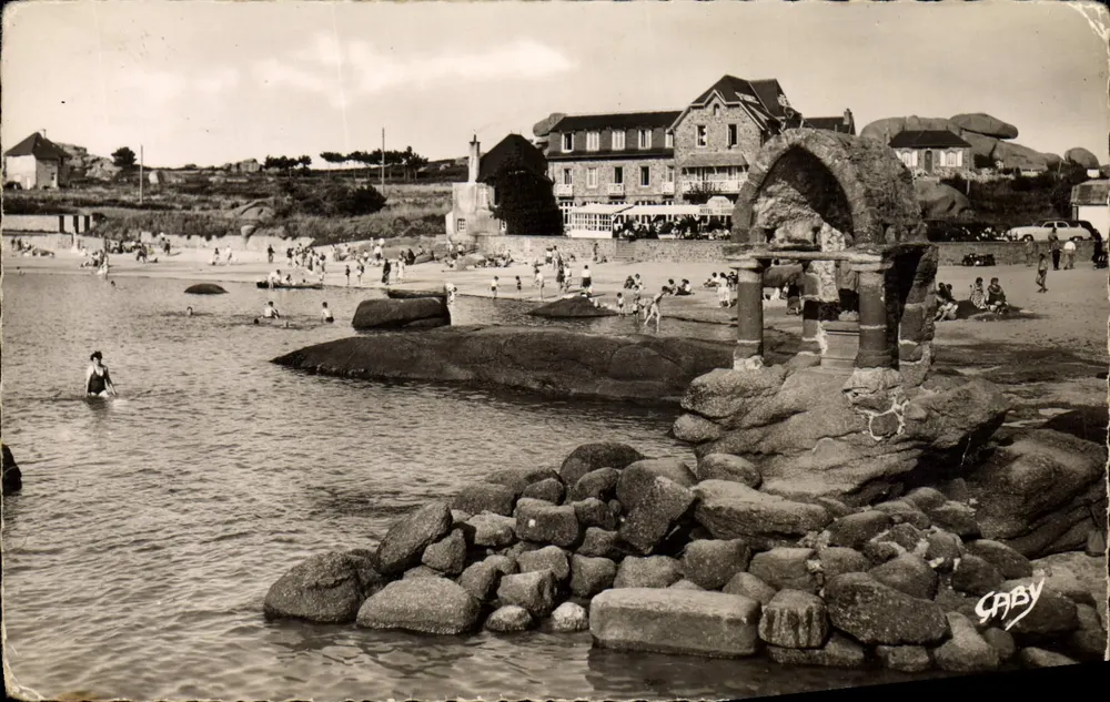 Praia de Sainte-Adresse — vista com a arco de pedra e o prédio do hotel — editor Caby - Frente