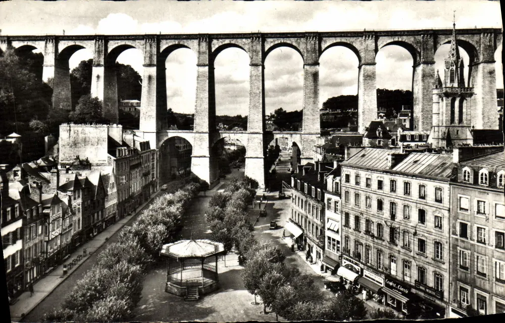 Place des Otages e o Viaduto — Morlaix (Finistère) — Bilhete postal antigo n°412.02 - Frente