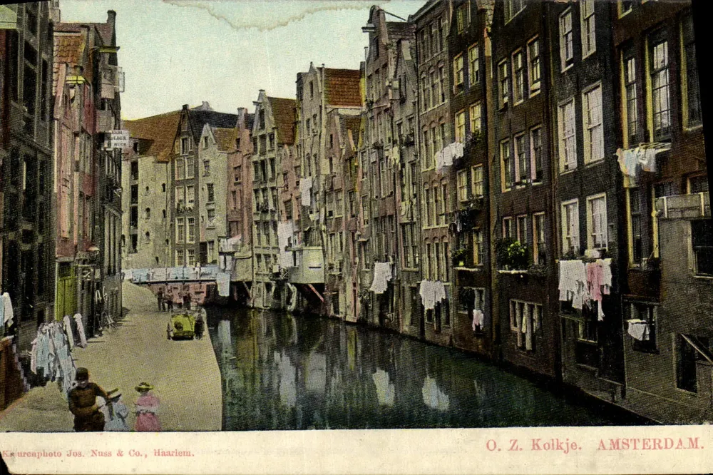 Canal à Haarlem — vue de canaux bordés de maisons anciennes avec linge à sécher — éditeur O. Z. Kolkje, AMSTERDAM - Frente