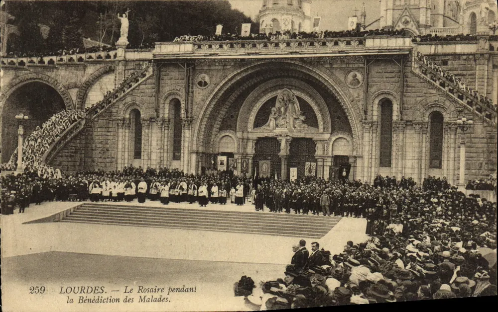 LOURDES — Das Rosenkranz während der Segnung der Kranken - Vorderseite