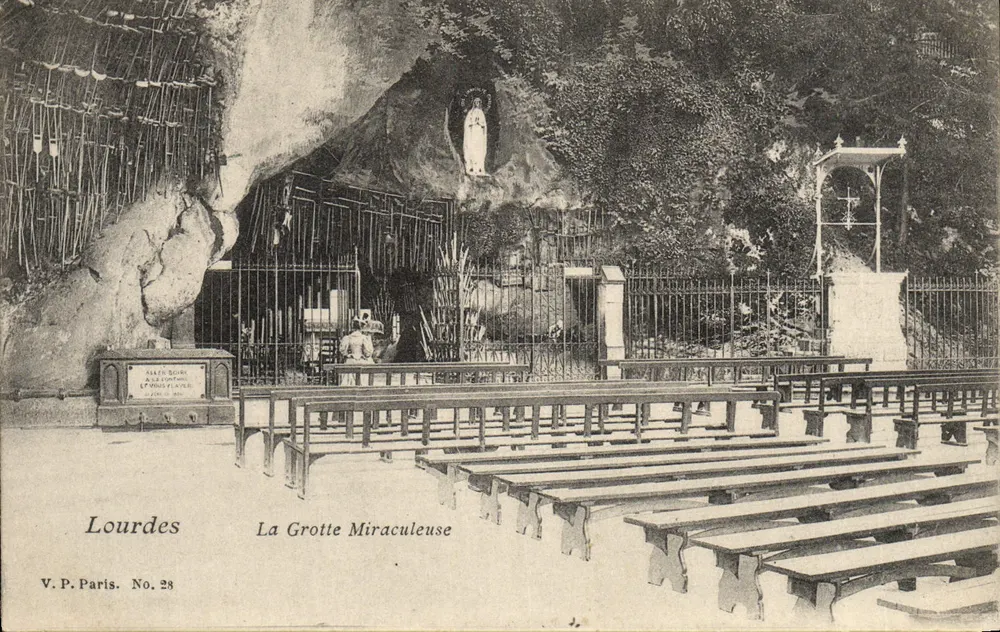 Lourdes — A Gruta Milagrosa — V.P. Paris. No. 28 - Frente