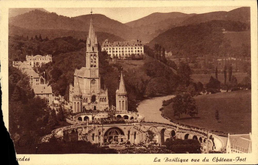 La Basilique vue du Château-Fort — éditeur CTE DES ARTS PHOTOMAQUES, 44, rue de l'Artillerie, Paris - Vorderseite