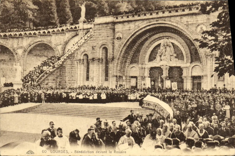 Lourdes - Bênção diante do Rosário - Frente