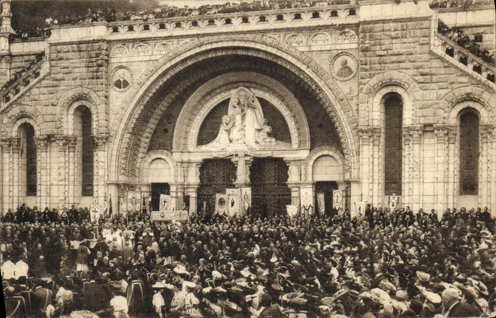 Basílica Nossa Senhora de Lourdes — Pelerinagem — Carta postal de luxo - Frente