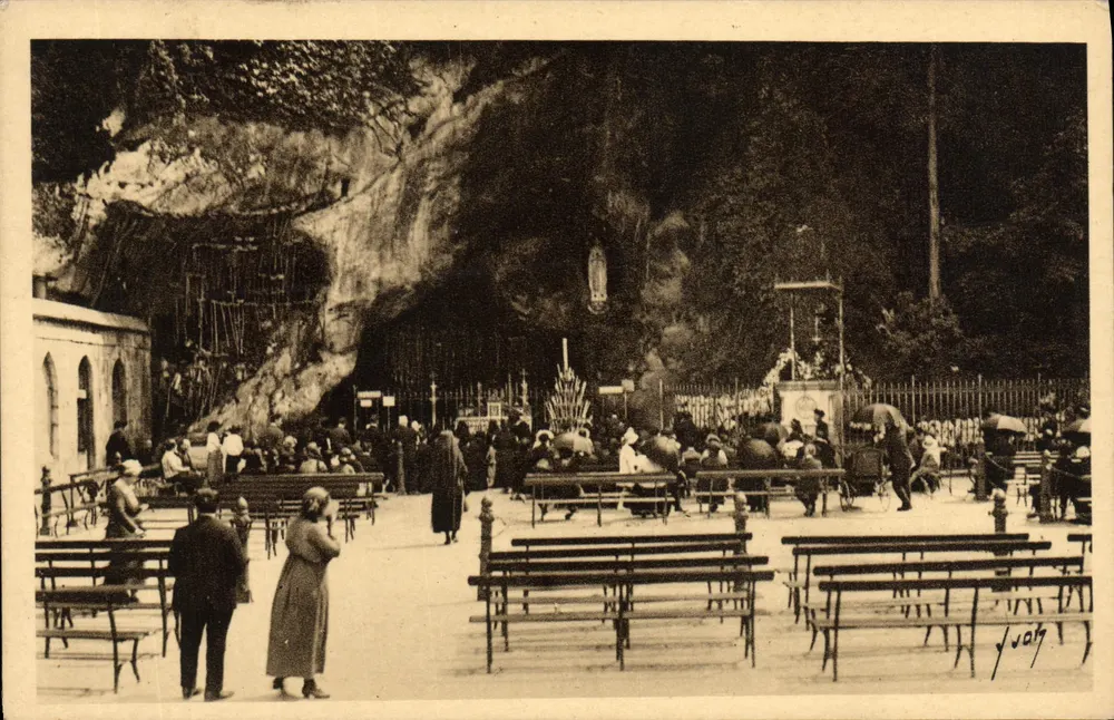 Gruta da Assunção — Lourdes (Hautes-Pyrénées) — Les Éditions d'Art Yvon, n°27 - Frente
