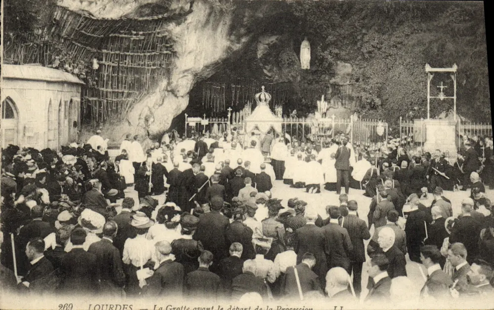Lourdes — Ansicht der Grotte vor dem Abgang der Prozession — L.L. — n°269 - Vorderseite