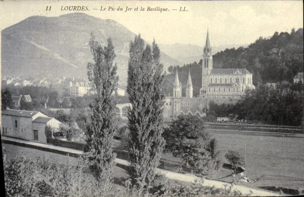 Lourdes — O Pic du Jer e a Basílica — LL. - Frente