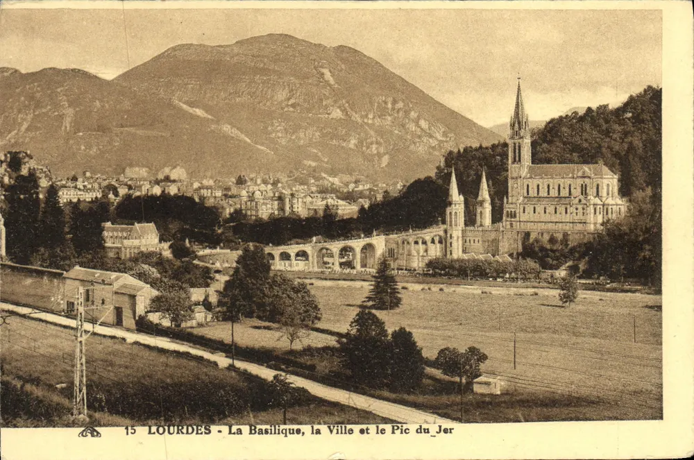 Lourdes - Die Basilika, die Stadt und der Pic du Jer — Straßburg - Vorderseite