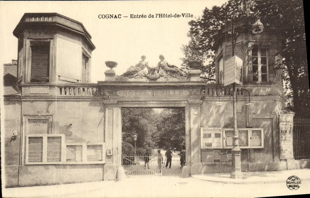 Cognac — Entrada do Hôtel-de-Ville — Editor: Cognac Nouvelles Galeries - Frente