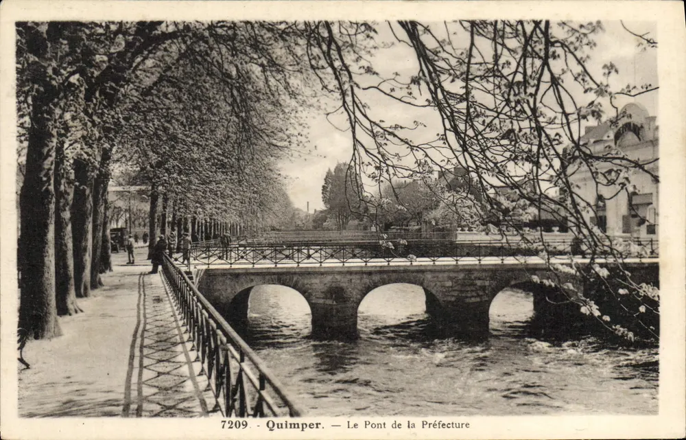 Quimper — O Ponte da Prefeitura — Coleção Villard Quimper - Frente