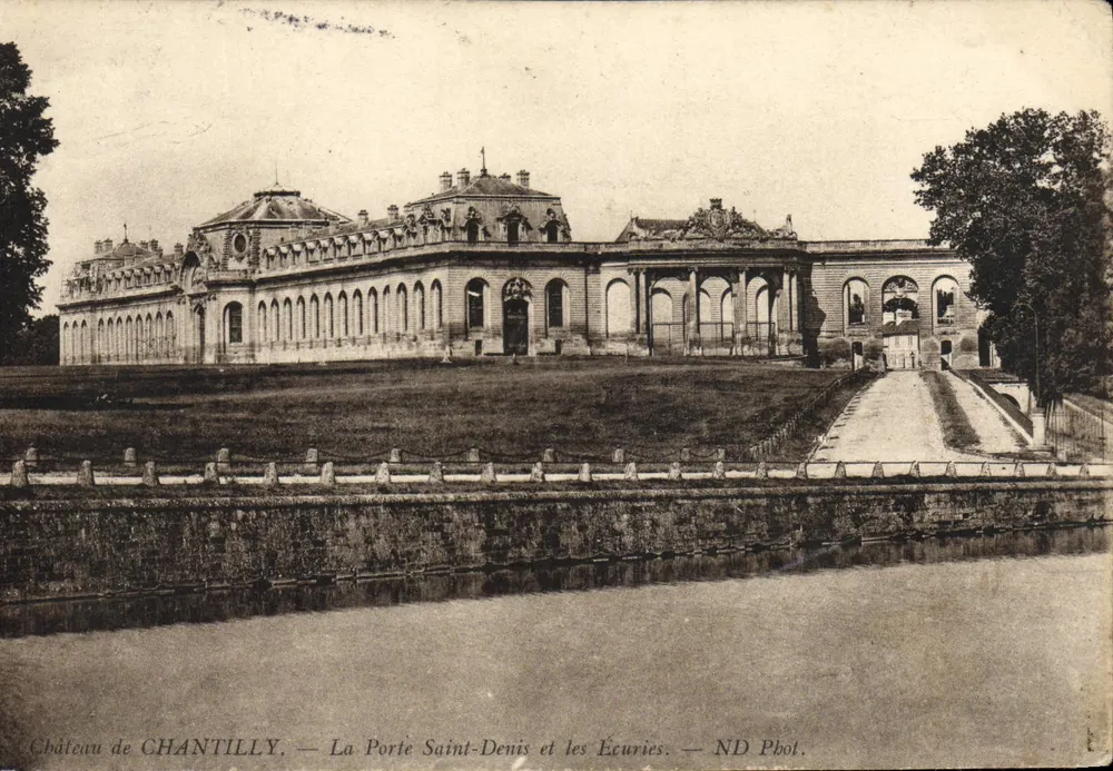 Castelo de CHANTILLY — A Porta Saint-Denis e as Estabecidas — ND Pbol - Frente