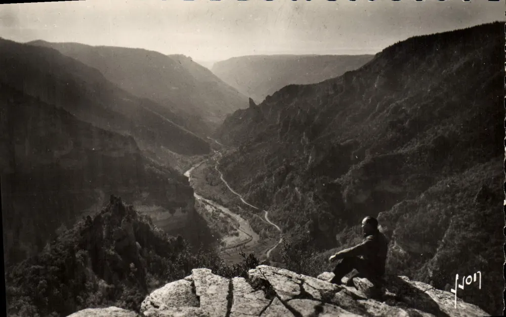 As Gorges do Tarn (Lozère) — Vista tirada do « Point Sublime » — Editions d'Art, Paris - Frente
