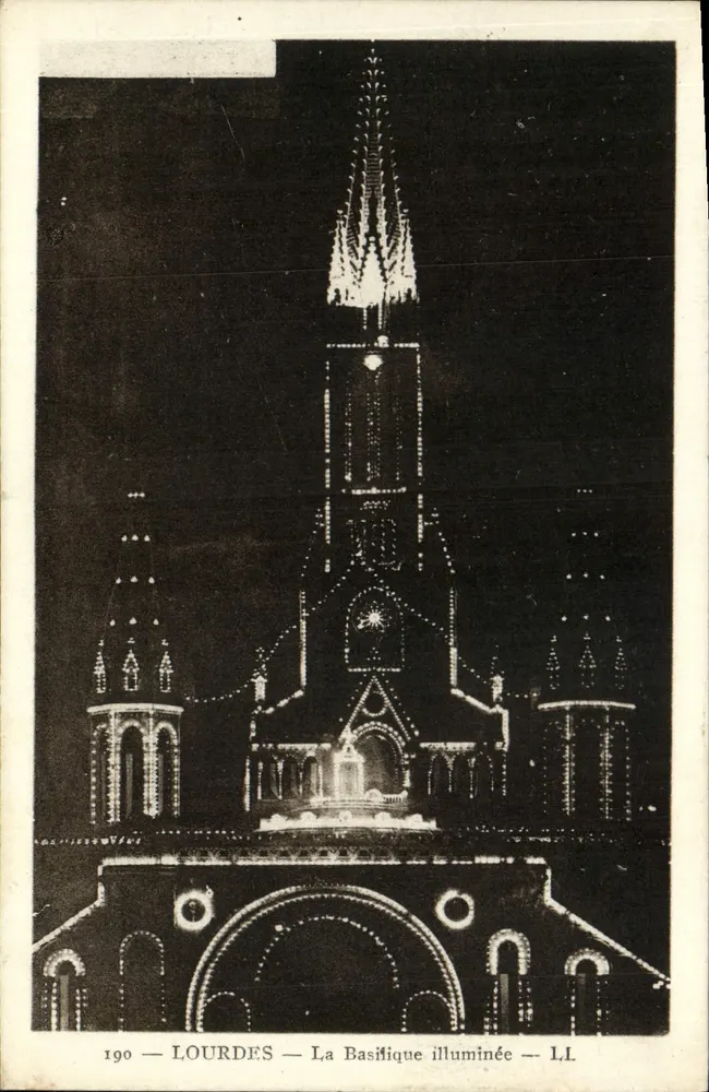 Lourdes — A Basílica Iluminada — LL - Frente