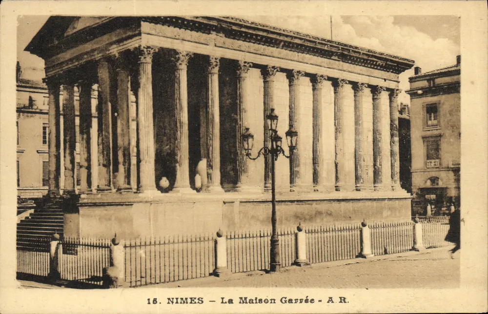 Nîmes — A Maison Carrée — A.R. n°15 - Frente