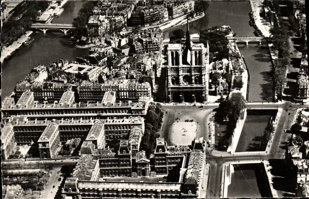 Paris — Die Stadt und die Kirche Notre-Dame — Éditions du Globe, Reproduktion: R. Henrard, Nr. 43430 - Vorderseite