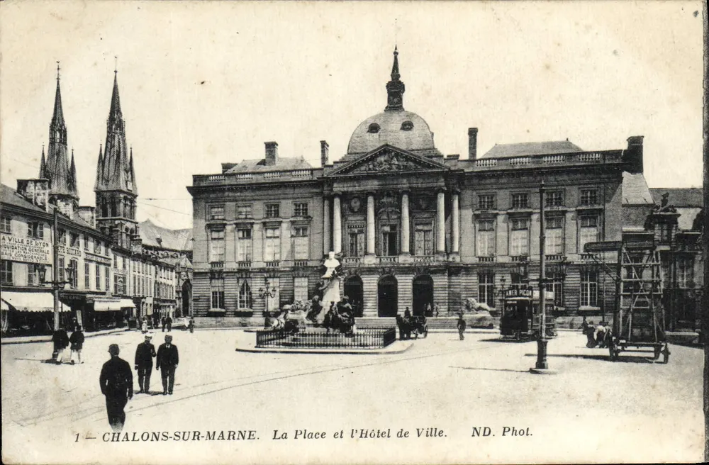 Chalons-sur-Marne — Die Place und das Rathaus — ND. Phot. - Vorderseite