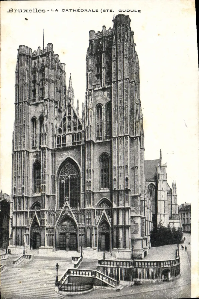 Bruxelas - A CATEDRAL (STE. GUDULE) — vista da fachada gótica com as duas torres — editor não visível - Frente
