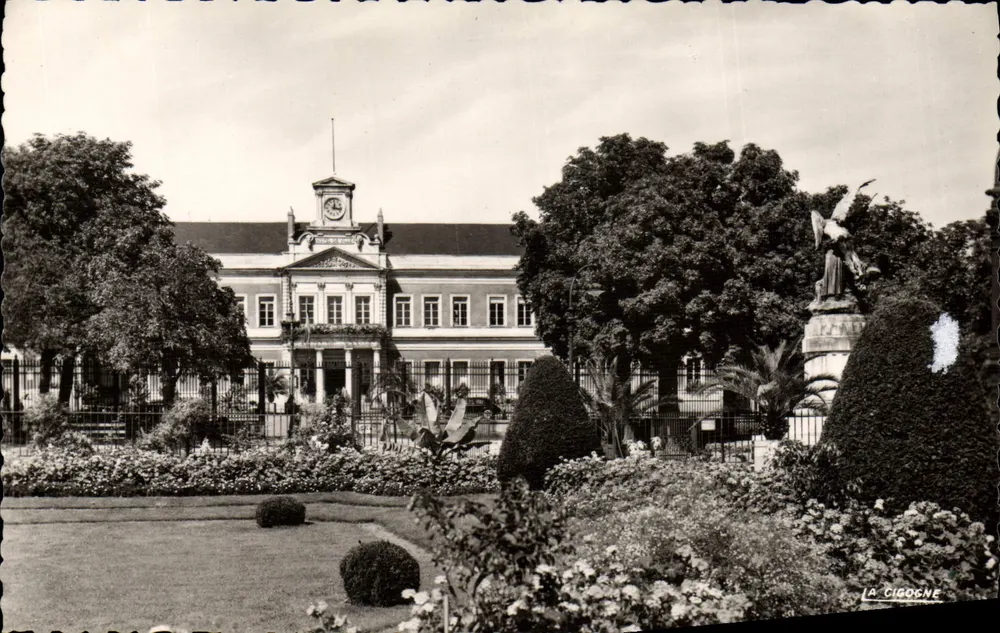 Der Mail-Garten und das Rathaus — Angers (Maine-et-Loire) — La Cigogne, n° 49.007.65 - Vorderseite