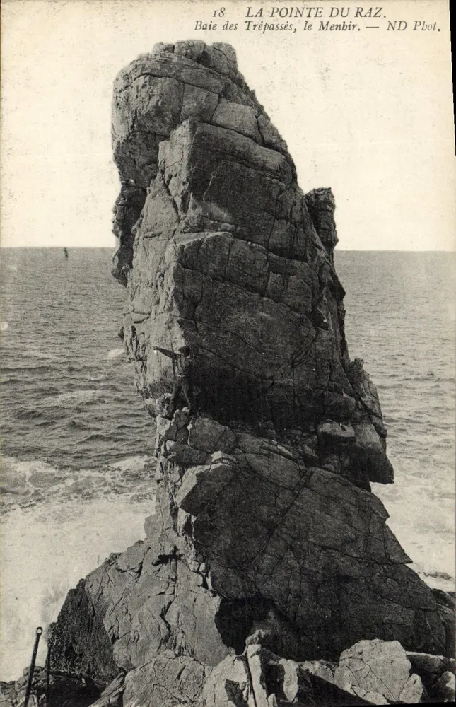 La Pointe du Raz — Bucht der Toten, der Menbir — ND Fot. - Vorderseite