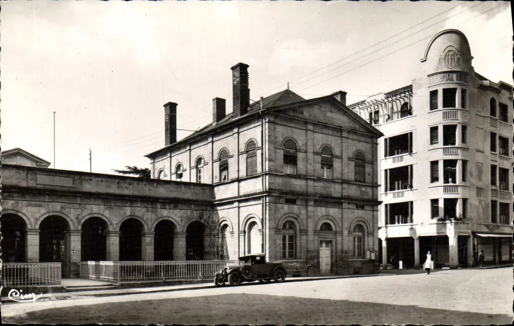 Néris-les-Bains (Allier) — Großes Thermalbad und Thermalhotel "CLM" — Combiier Imprimeur-Acon (S.-et-L.) - Vorderseite