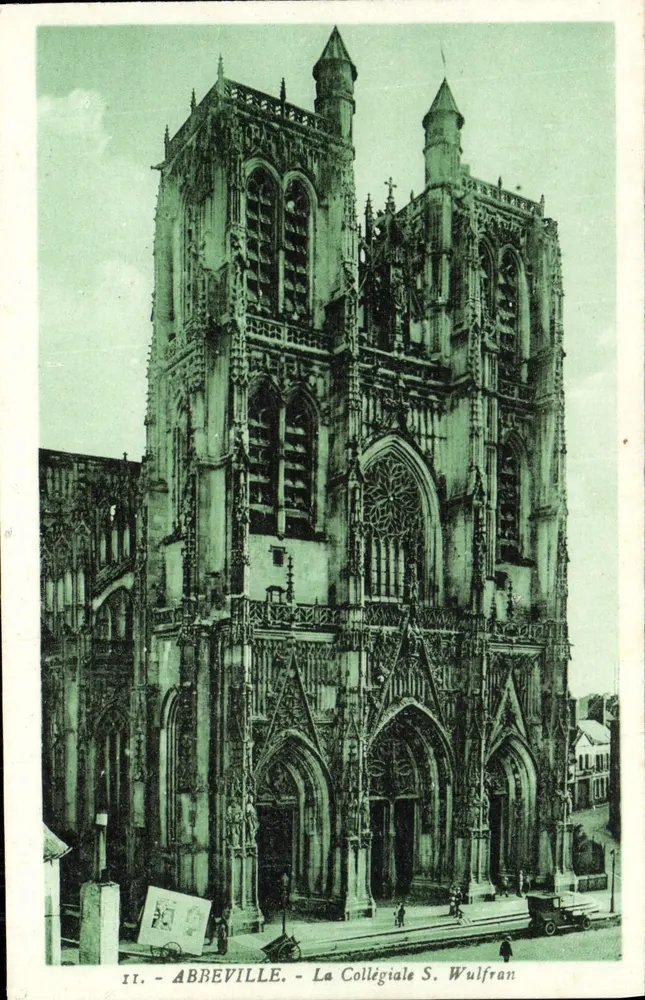 Abbeville - A Vista da Catedral de São Wulfran — Edições A. Candré, n° II - Frente