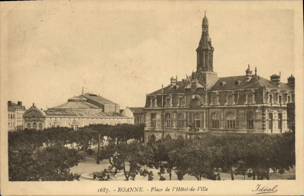 Roanne - Place de l'Hôtel-de-Ville — Rathaus und Theater — Idéal, n° 1687 - Vorderseite