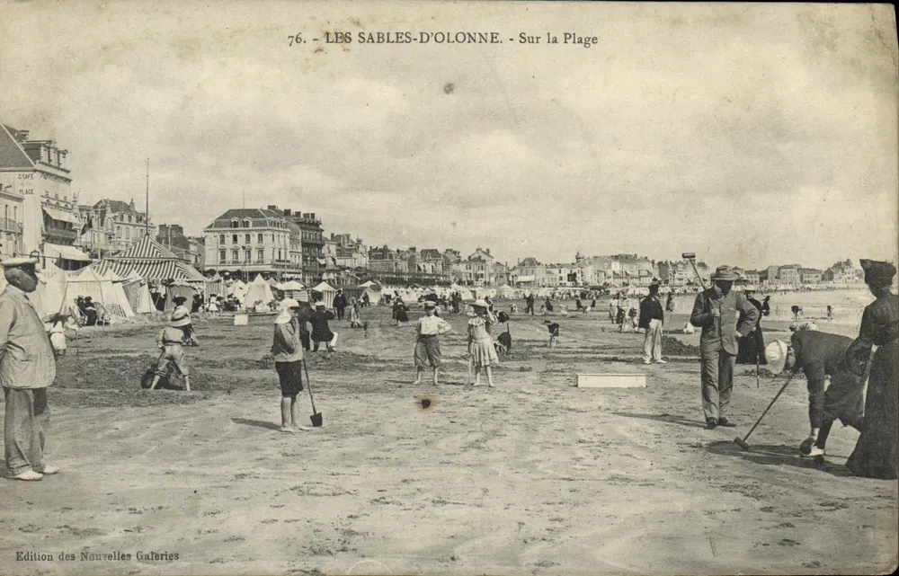 Les Sables-d'Olonne — Sulla Spiaggia — Edizione delle Nuove Gallerie, n°76 - Recto