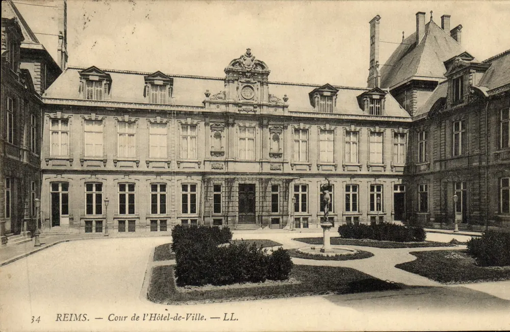 Reims — Cour de l'Hôtel-de-Ville — LL. — n°34 - Anverso