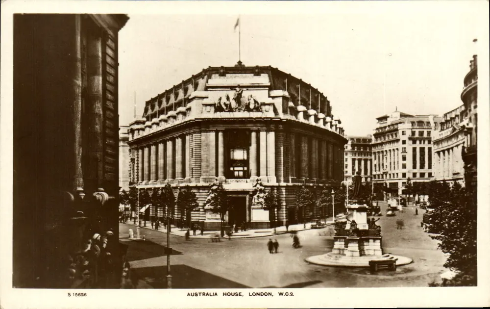 Australia House, Londres, W.C.2 — editor Kingsway Real Photo Series, n° S 15626 - Frente