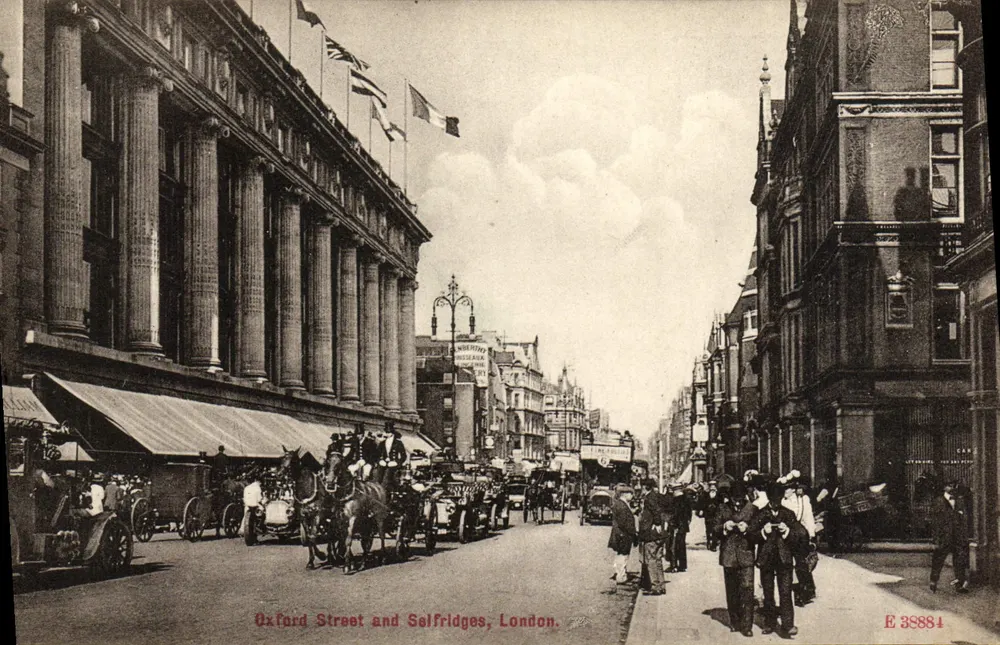 Oxford Street und Selfridges, London — Verlag O. F. Stengel & Co. Ltd., Seriennummer E 3884 - Vorderseite