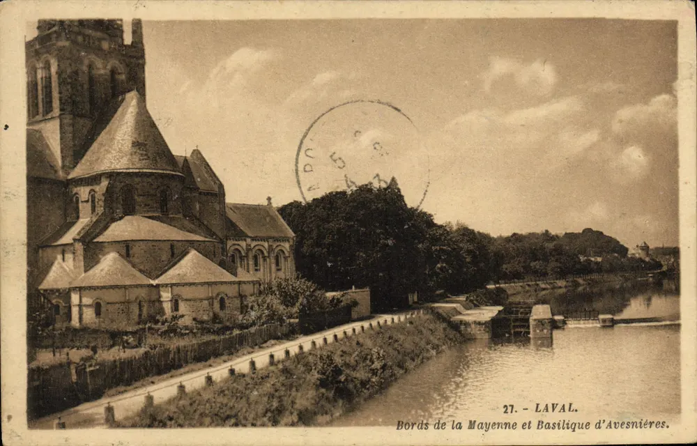 Margens da Mayenne e Basílica de Avesnières — LAVAL — 27. — Editor G. Artaud, Nantes - Frente
