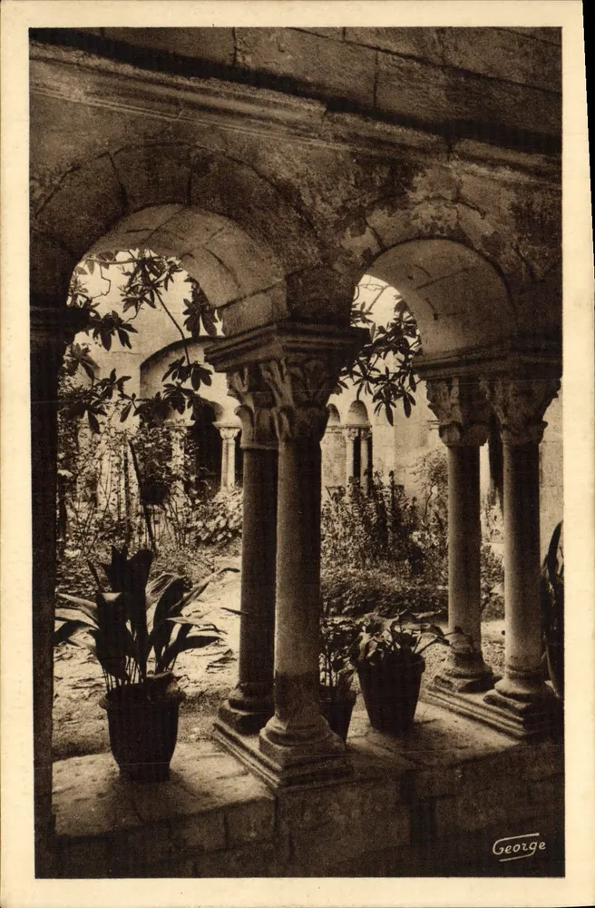 Cloître Saint-Paul — Século XII — Photo George - Frente