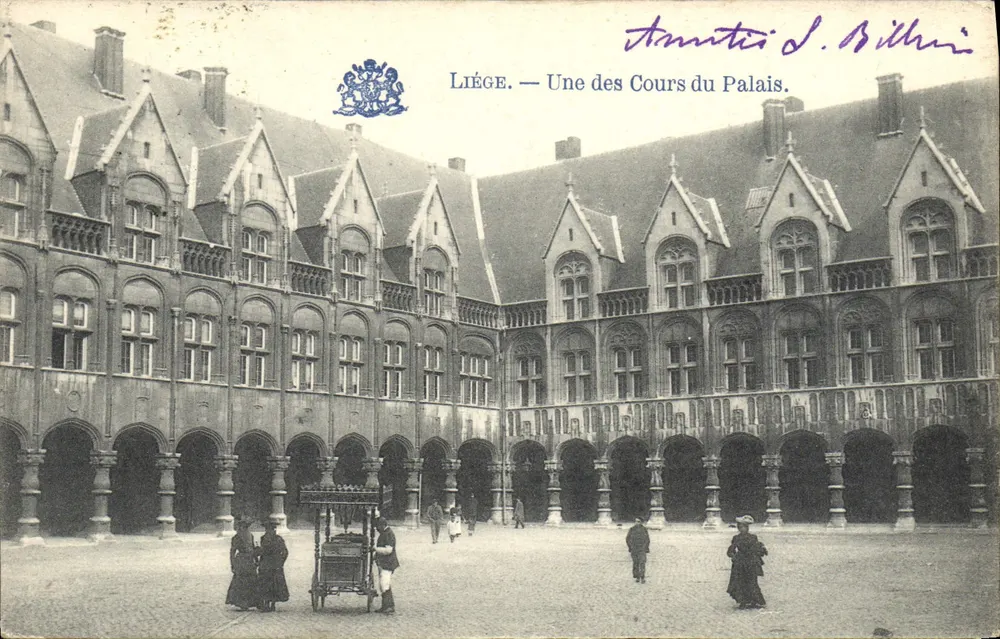Liège — Eine der Höfe des Palastes - Vorderseite