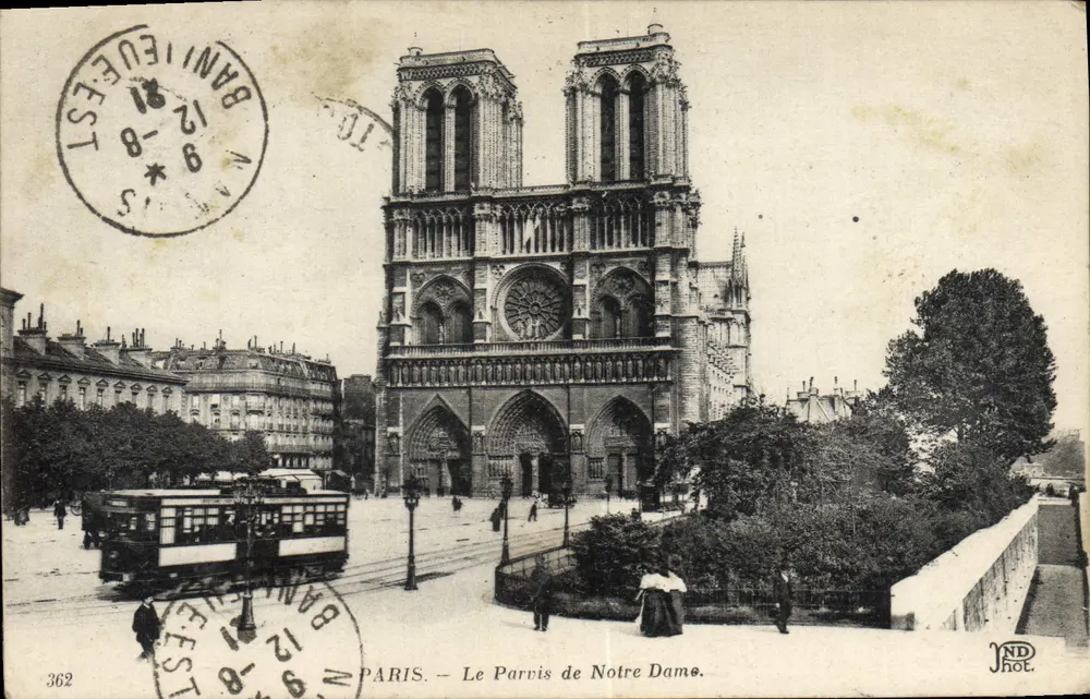 PARIS — O Pátio de Notre-Dame — JND fot. n°362 - Frente