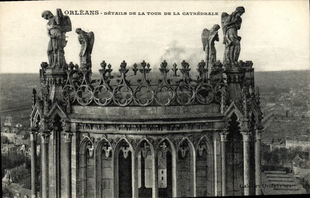 Orléans — Details der Kathedralentürme — Galeries Orléanaises - Vorderseite