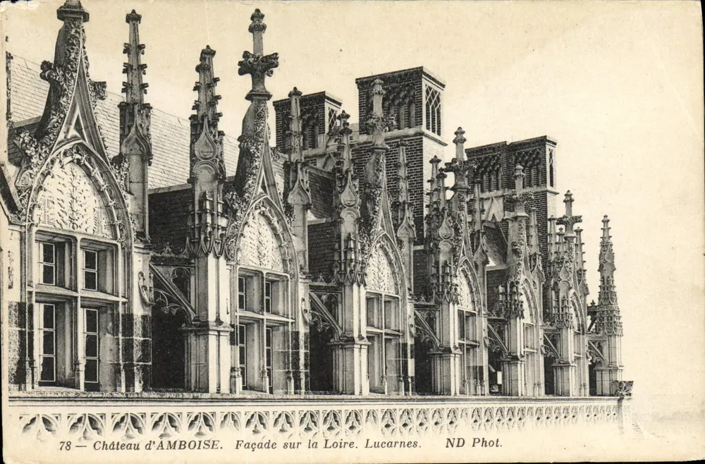 Schloss Amboise — Fassade am Loire — Lucarnes — ND Phot. - Vorderseite