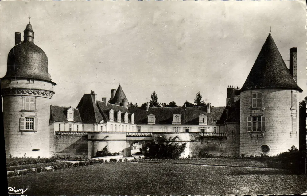 Castelo do Gué-Péan — Montlhé-sur-Cher — Combière Imp. (S.-et-L.) - Frente