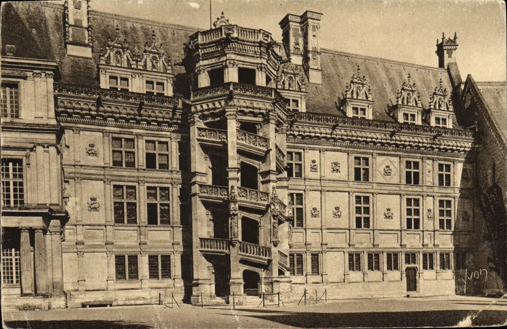 Château de Blois — Escalier François Ier — Les Éditions de la Bretagne - Recto