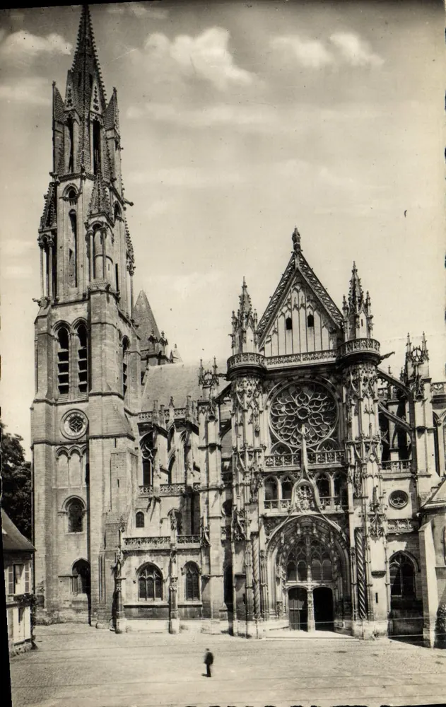 A Catedral de Senlis — vista da fachada e do campanário — n° 16 - Frente