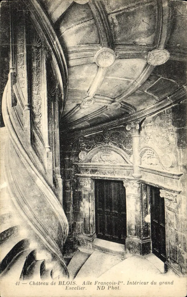 Schloss Blois — Innenansicht der großen Treppe — Flügel von François I. — ND Phot. - Vorderseite