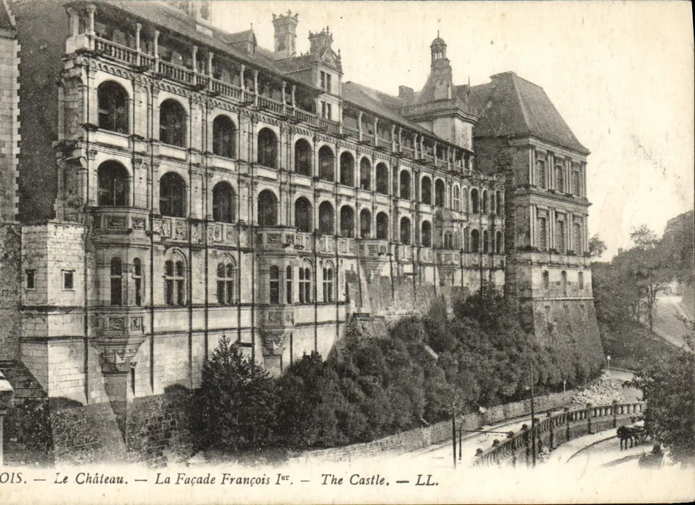 Schloss Château-Gaillard — Fassade von François I. — LL. - Vorderseite