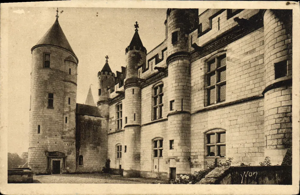 Castelo de Loches — Fachada Oriental — Edição de Arte YVON, n°36 - Frente